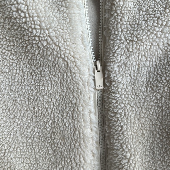 ALO Yoga Teddy Sherpa - Picture 5 of 5